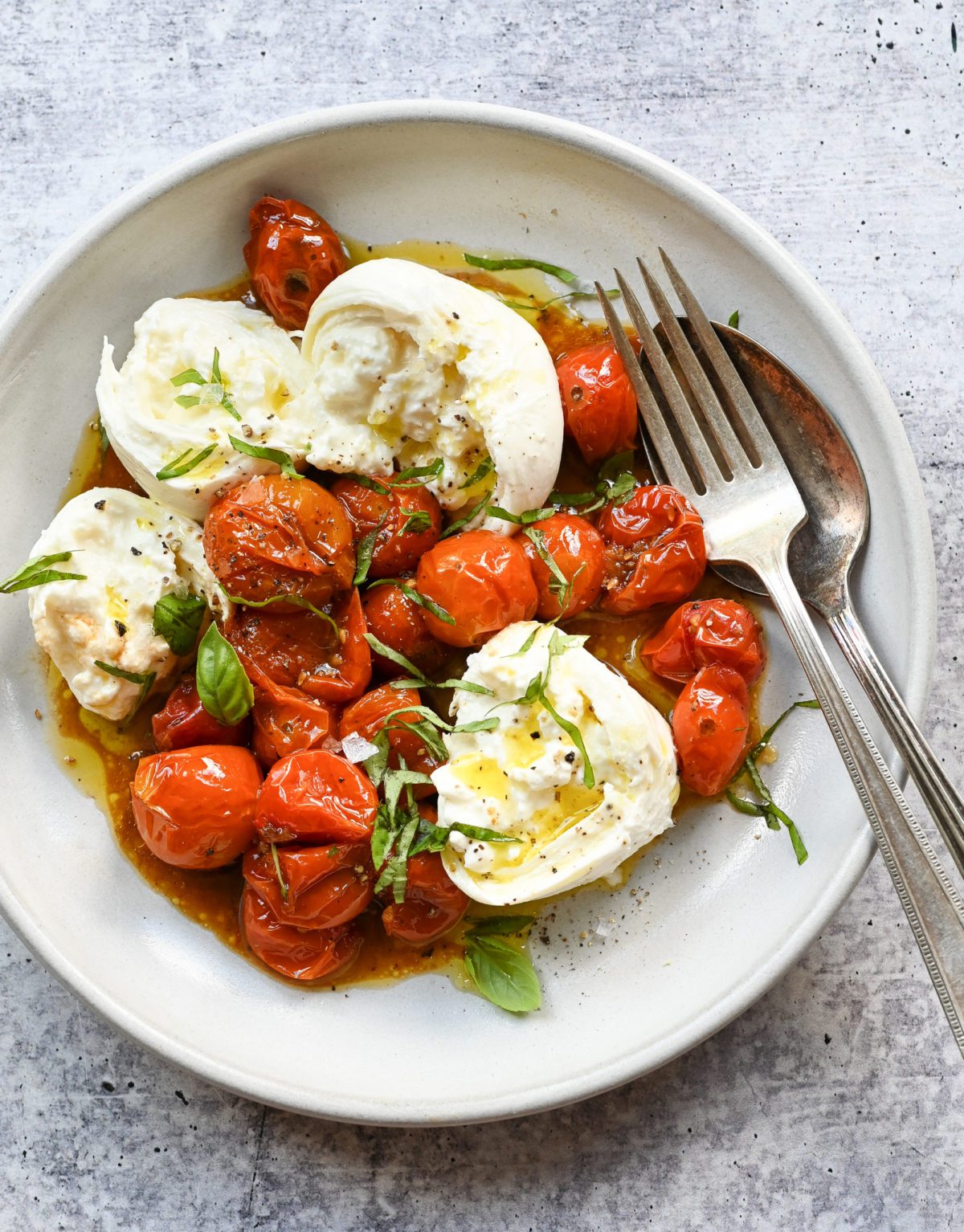 Irresistible Roasted Cherry Tomato Burrata for Summer Parties